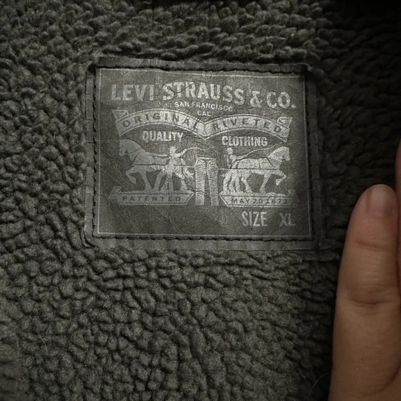 Levi's Men's Black Sherpa-Lined Jacket - Picture 6 of 10